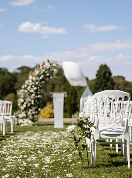 Allée de Cérémonie en Pétales & Soliflores